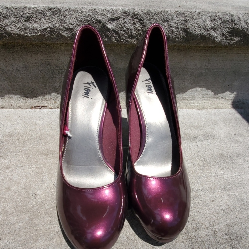 Purple pumps